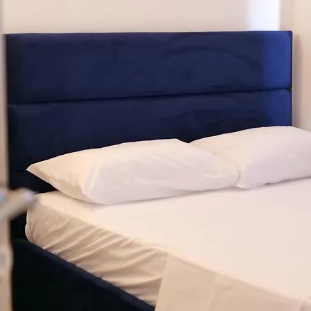 Julies Πανσιόν