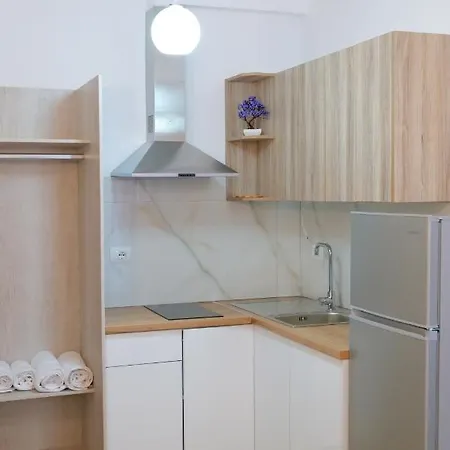 Julies Εξαμίλιο