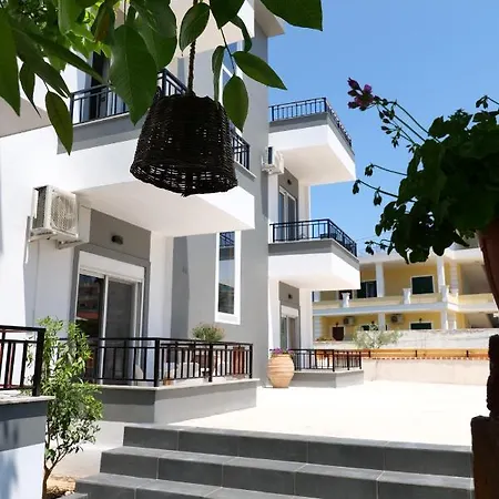 Julies Πανσιόν 3*