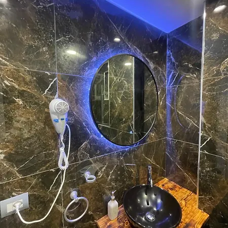 Julies Εξαμίλιο