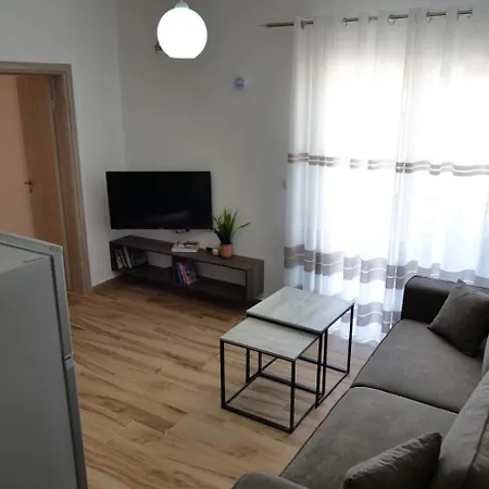 Julies Πανσιόν