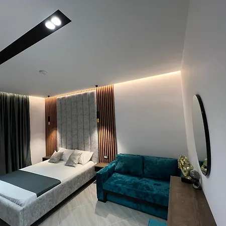 Julies 3* クサミル